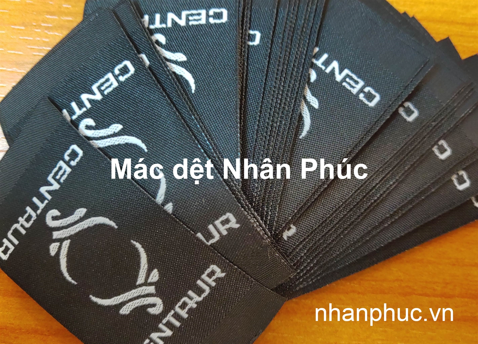 Tem nhãn mác quần áo